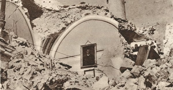 Σαν σήμερα ο καταστροφικός σεισμός του 1956 και το τσουνάμι των 25 μέτρων στη Σαντορίνη (εικόνες, βίντεο)